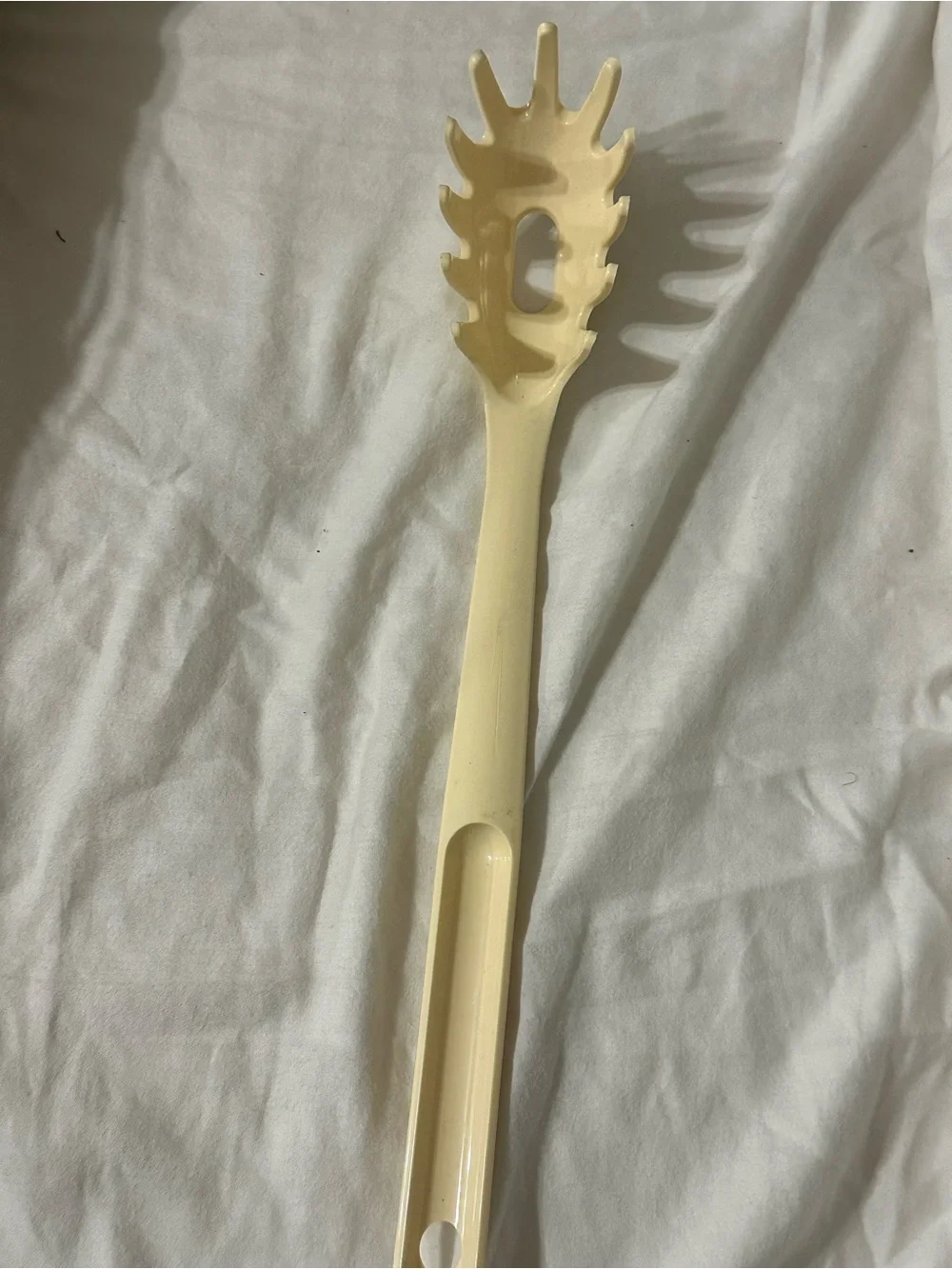 Tupperware Pasta Server in Pale Yellow